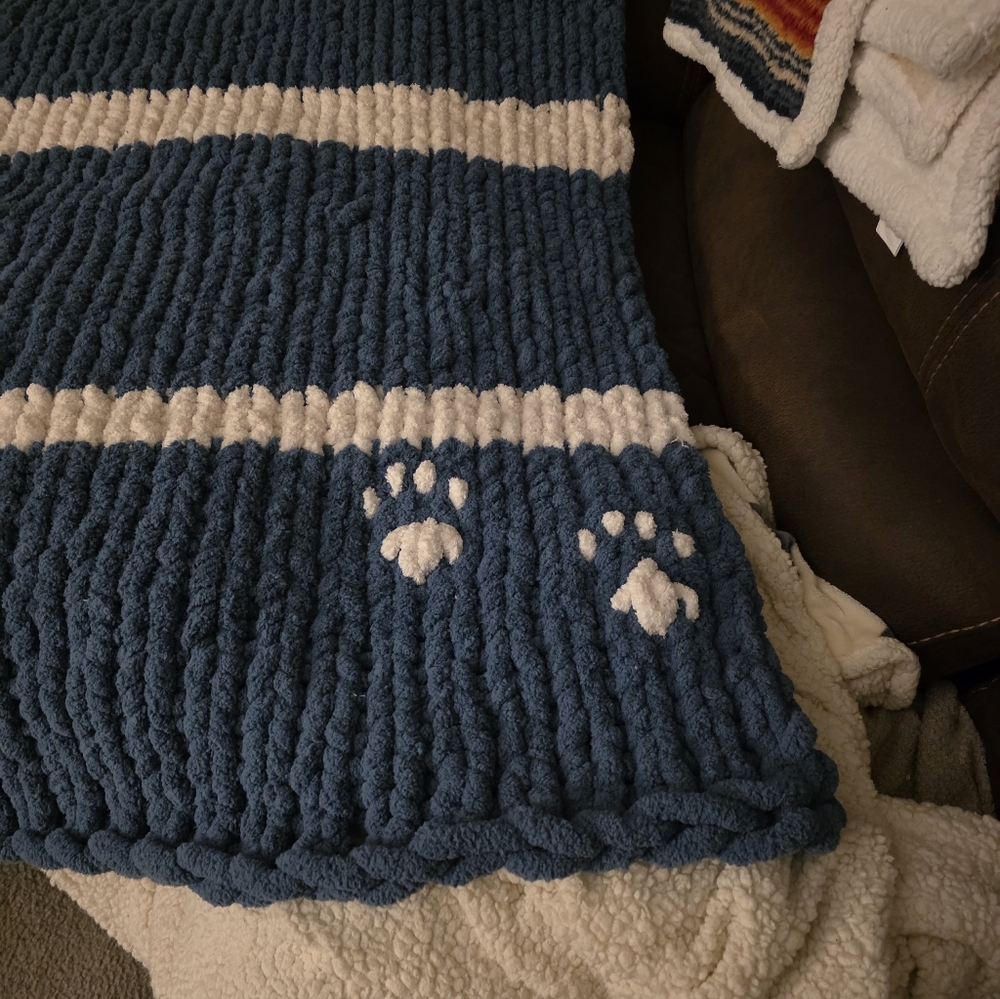 Cozy Striped Knit Blanket - Picture 5 of 5
